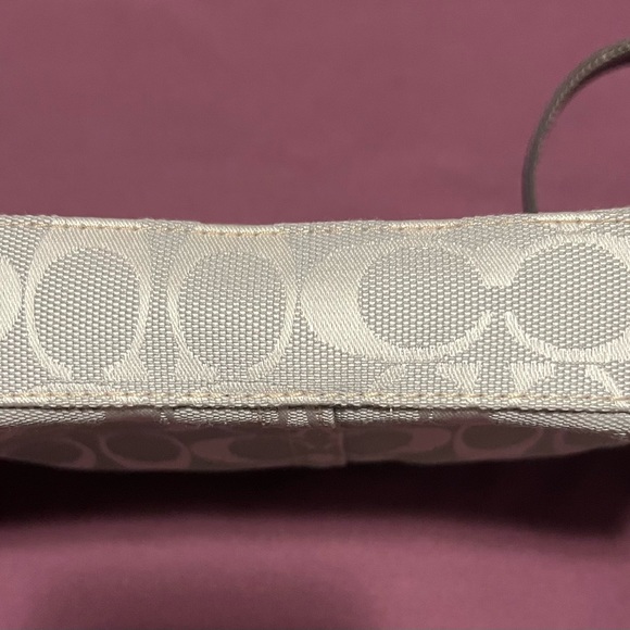 Coach Signature Turnlock large wristlet - Picture 4 of 8